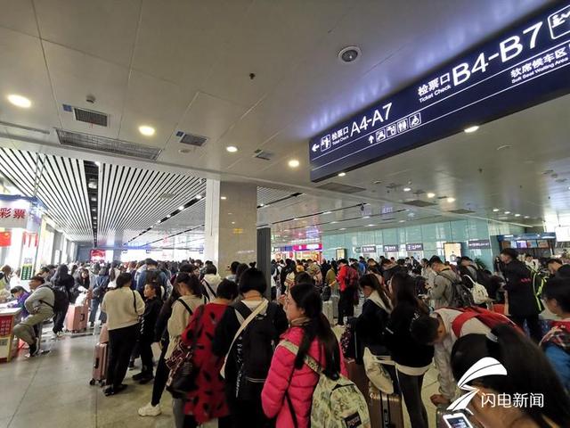济南火车站迎返程客流高峰 北京,上海,杭州成热门目的地
