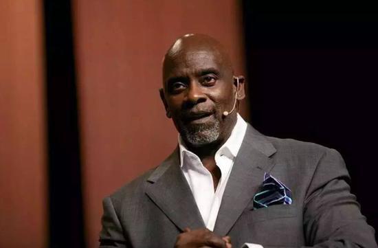 chris gardner(克里斯·加德纳)故事的原型是金融大鳄chrisgardner
