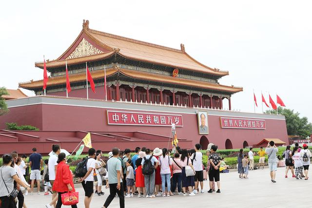 每日经济新闻■十一假期旅游报告出炉：接待国内游客7.82亿人次 红色旅游热度高涨