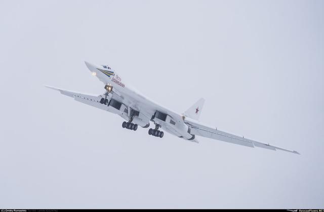 「环球网」俄图160M2轰炸机部件亮相 制造厂内部曝光