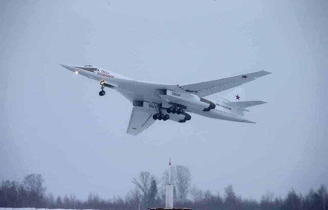 「环球网」俄图160M2轰炸机部件亮相 制造厂内部曝光
