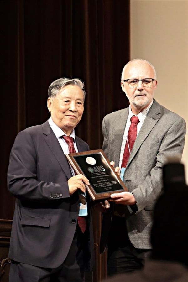 澎湃新闻■82岁院士获颁世界聚变领域最高奖项，“我只是集体的代表”