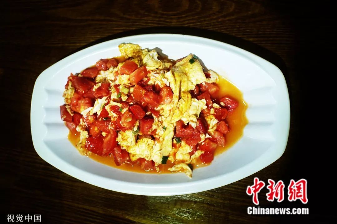 中国新闻社@番茄炒蛋算荤菜还是素菜？网友吵翻了