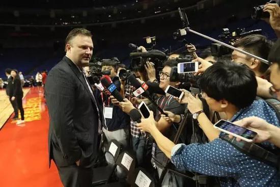 中国经济网@肖华再发声明：依然支持莫雷 已联系姚明他很生气