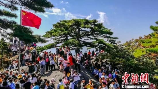 #中国新闻网#国庆消费账单来了！1520000000000元，你贡献多少？