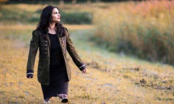 [光明网]德国无腿女子直面天生缺陷，拍别样艺术照传播正能量