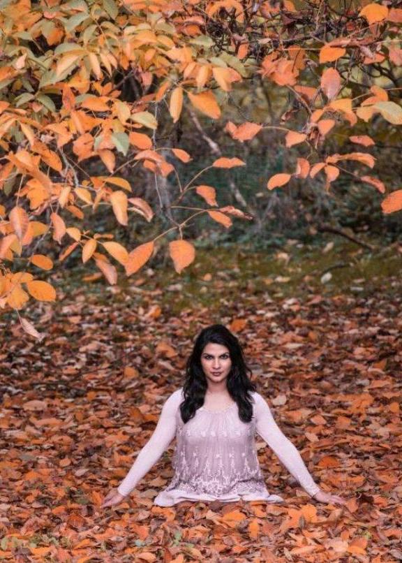 [光明网]德国无腿女子直面天生缺陷，拍别样艺术照传播正能量