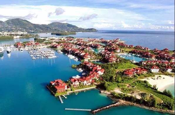 塞舌尔是非洲东部印度洋上的一颗明珠,这个由115个岛屿组成的群岛国家