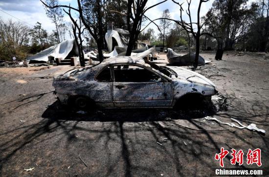 中国新闻网■澳大利亚发生山火 多处房屋被毁汽车烧成空壳