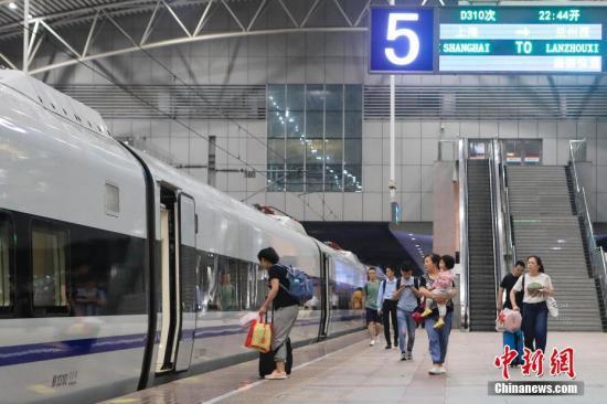 「中国新闻网」全国铁路11日起实施新列车运行图 提高客货运输效率