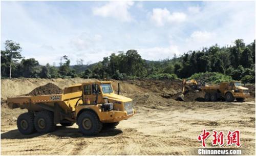 #中国新闻网#徐工携大型成套露天矿业机械装备亮相印尼国际矿业展