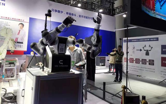 新京报：沉浸式体验车展示火星场景 数字经济博览会黑科技云集