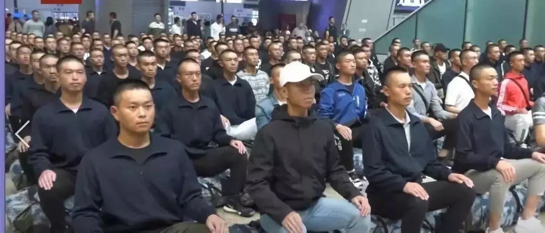 「人民日报」追“星”现场 不管在哪里他们都是最该追的星
