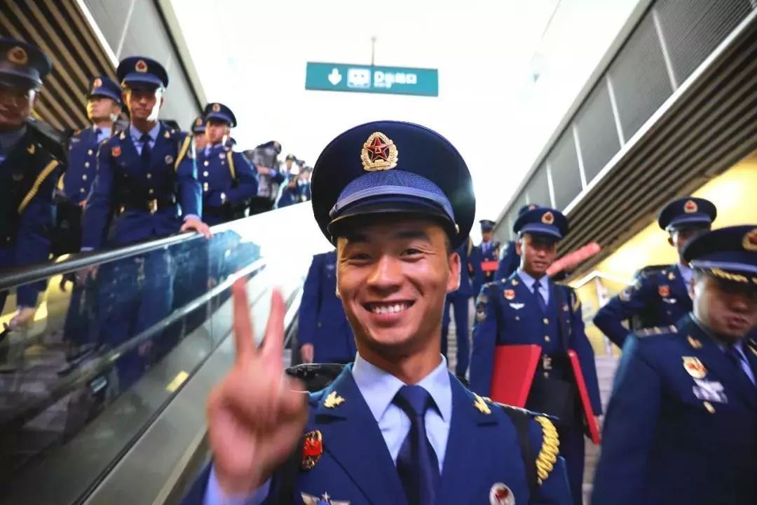 「人民日报」追“星”现场 不管在哪里他们都是最该追的星