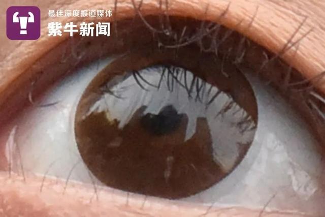 #新闻晨报#女偶像自拍照瞳孔影像暴露住所遭骚扰，记者实验：有难度但有可能