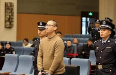 光明网@10岁男童被同学父亲刺死，凶手庭上无一句道歉