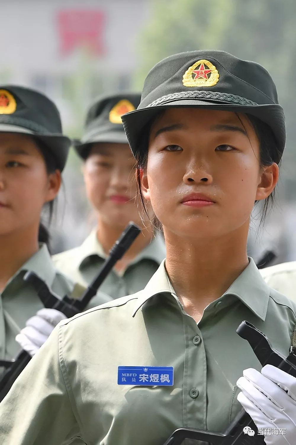 #共青团中央#最新！因阅兵任务推迟入伍，她正式加入了海军！