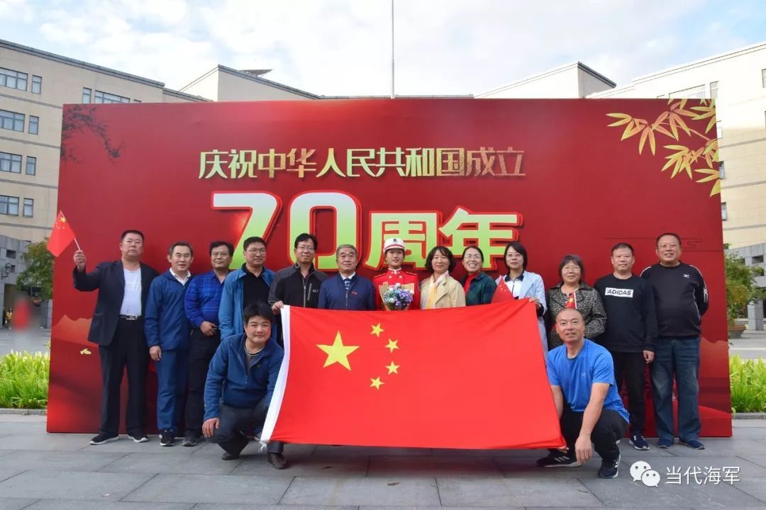 #共青团中央#最新！因阅兵任务推迟入伍，她正式加入了海军！