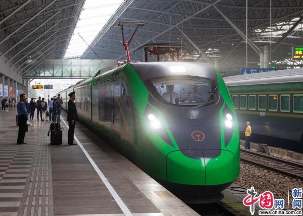 「中国网」宁启铁路首次全线贯通“绿巨人”复兴号动车组上线运行