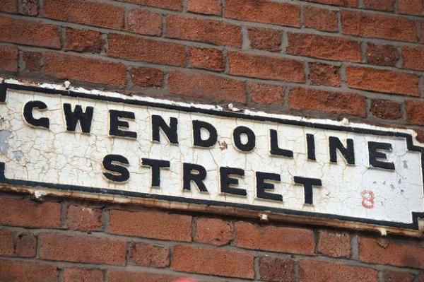 光明网：妻子生活在垃圾堆中数月，入院19天后离世，英国男子被判刑8年