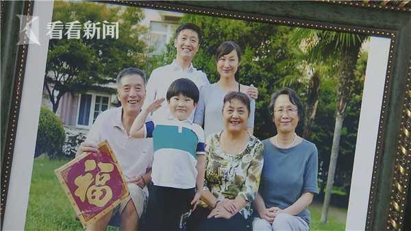 光明网@丈母娘乘公交相中司机 偷递小纸条：想他当女婿