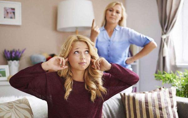 「光明网」家长和孩子讲道理，他只会越来越烦，这样做孩子更愿意接受