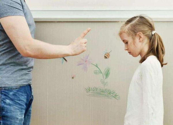 「光明网」家长和孩子讲道理，他只会越来越烦，这样做孩子更愿意接受