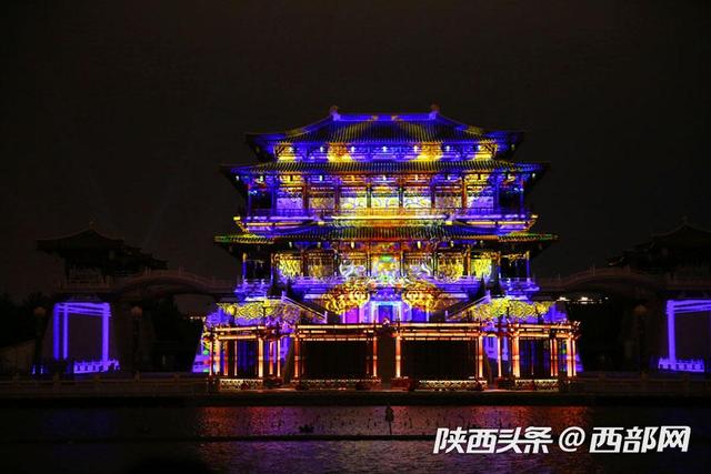 「西部网」芙蓉湖里坐仿古游船看大型水舞光影秀《大唐追梦》穿越到唐朝