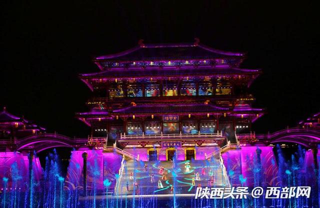 「西部网」芙蓉湖里坐仿古游船看大型水舞光影秀《大唐追梦》穿越到唐朝