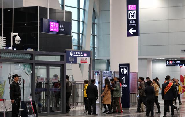「新京报」天通苑北交通枢纽启用 私家车接驳换乘每天停车费仅2元