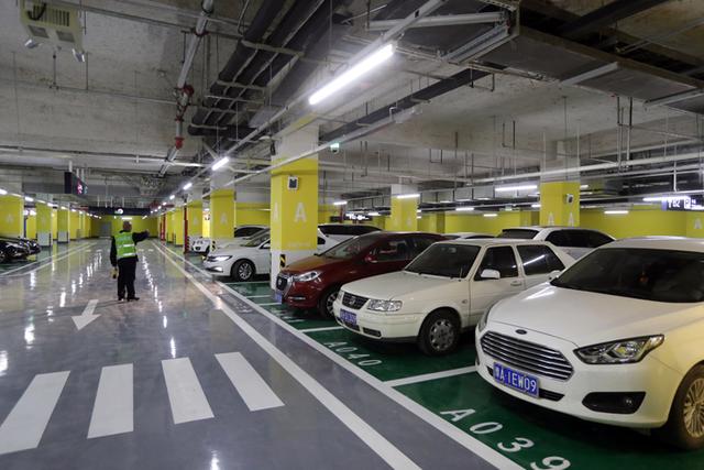 「新京报」天通苑北交通枢纽启用 私家车接驳换乘每天停车费仅2元