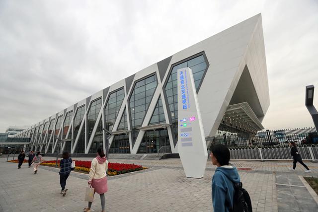 「新京报」天通苑北交通枢纽启用 私家车接驳换乘每天停车费仅2元