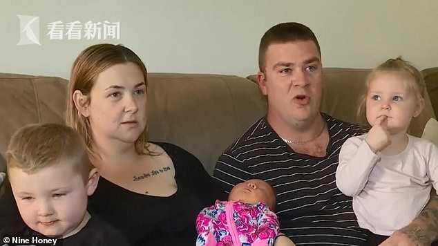 [看看新闻]女婴出生竟重12斤如迷你相扑？太大只出门引发轰动 咋生出来的