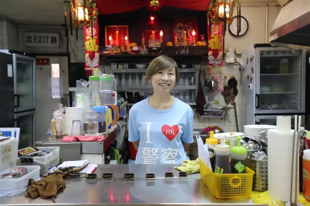 香港有家 一人茶餐厅 身后有14亿人撑 早读 人民号 香港有家 一人茶餐厅 身后有14亿人撑 早读 人民号