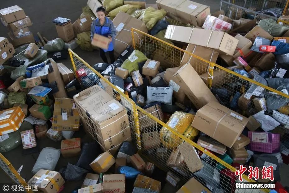 [中国新闻网]双十一将至，快递费要涨？凭什么？！