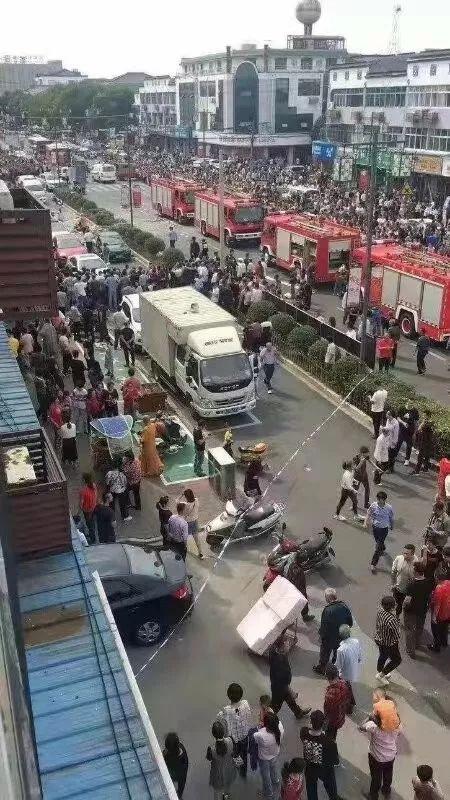 北京日报客户端■无锡一小吃店爆炸致6死，搜救还在进行