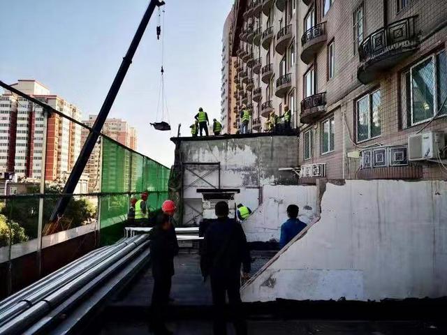 【北京日报客户端】露台上搭起小二层，白纸坊21处“楼上楼”开拆