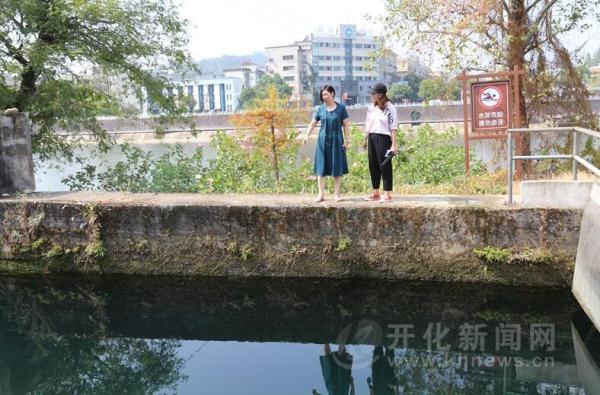 「光明网」漆黑的夜里，他毅然跳下5米深的水渠救人