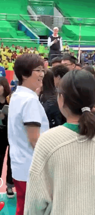 女性之声@巩俐《中国女排》造型惊呆无数网友！郎平本人回应了