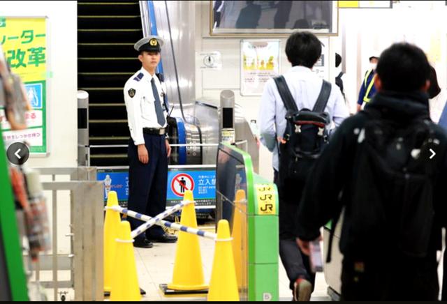 「人民网」受19号大型台风侵袭JR武藏小杉站陷入混乱 进站需排队30分钟