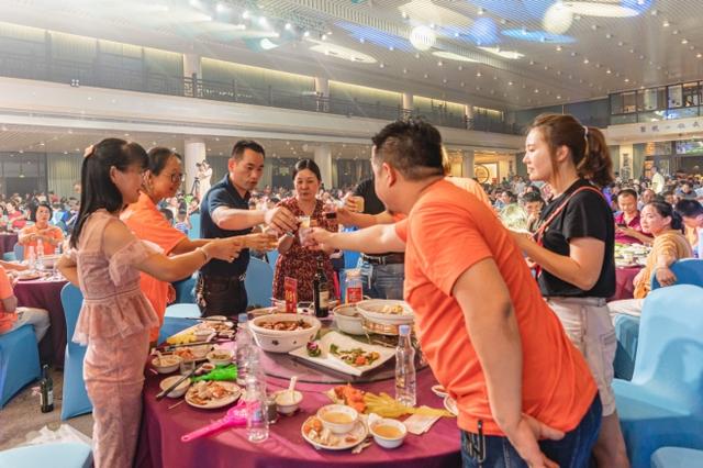 农民企业家郭添法致志愿者刘红生