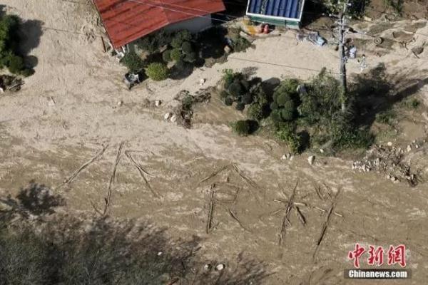 「光明网」74人死亡、核污染物冲入河流……被台风虐得焦头烂额的日本灾民，依然在坚持做这件事