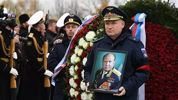 人民网：“太空漫步第一人”列昂诺夫：我从没想过自己会开创什么先河