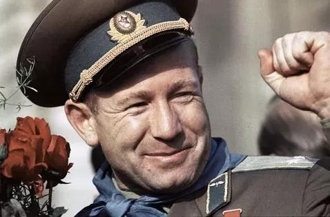 人民网：“太空漫步第一人”列昂诺夫：我从没想过自己会开创什么先河