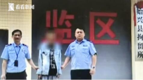 [光明网]危险！小伙坐车盖上“兜风”司机驾考只过了3科