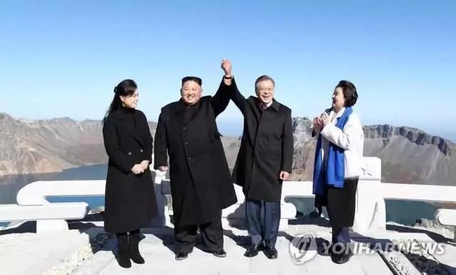 [上观新闻]金正恩骑白马登白头山