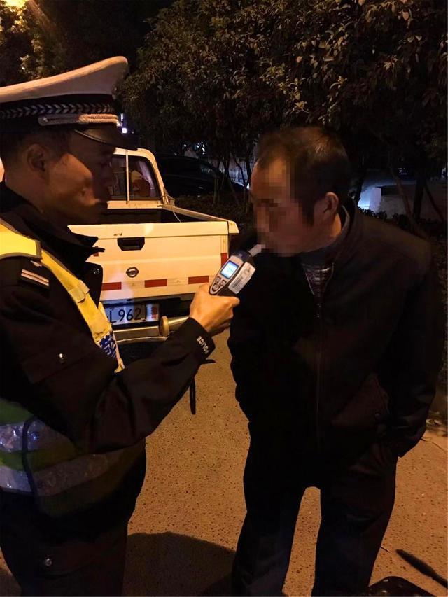 环球网■酒驾被查仍不悔改 不到4个月又醉驾载老婆