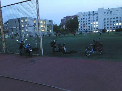 光明网■乱扔垃圾、孩子随地小便……操场开放需倍加珍惜