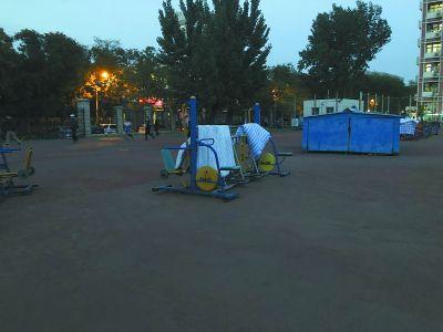 光明网■乱扔垃圾、孩子随地小便……操场开放需倍加珍惜