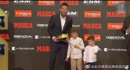 「光明网」梅西第六个欧洲金靴奖，已领先C罗两次，正值巴萨首秀十五周年纪念日